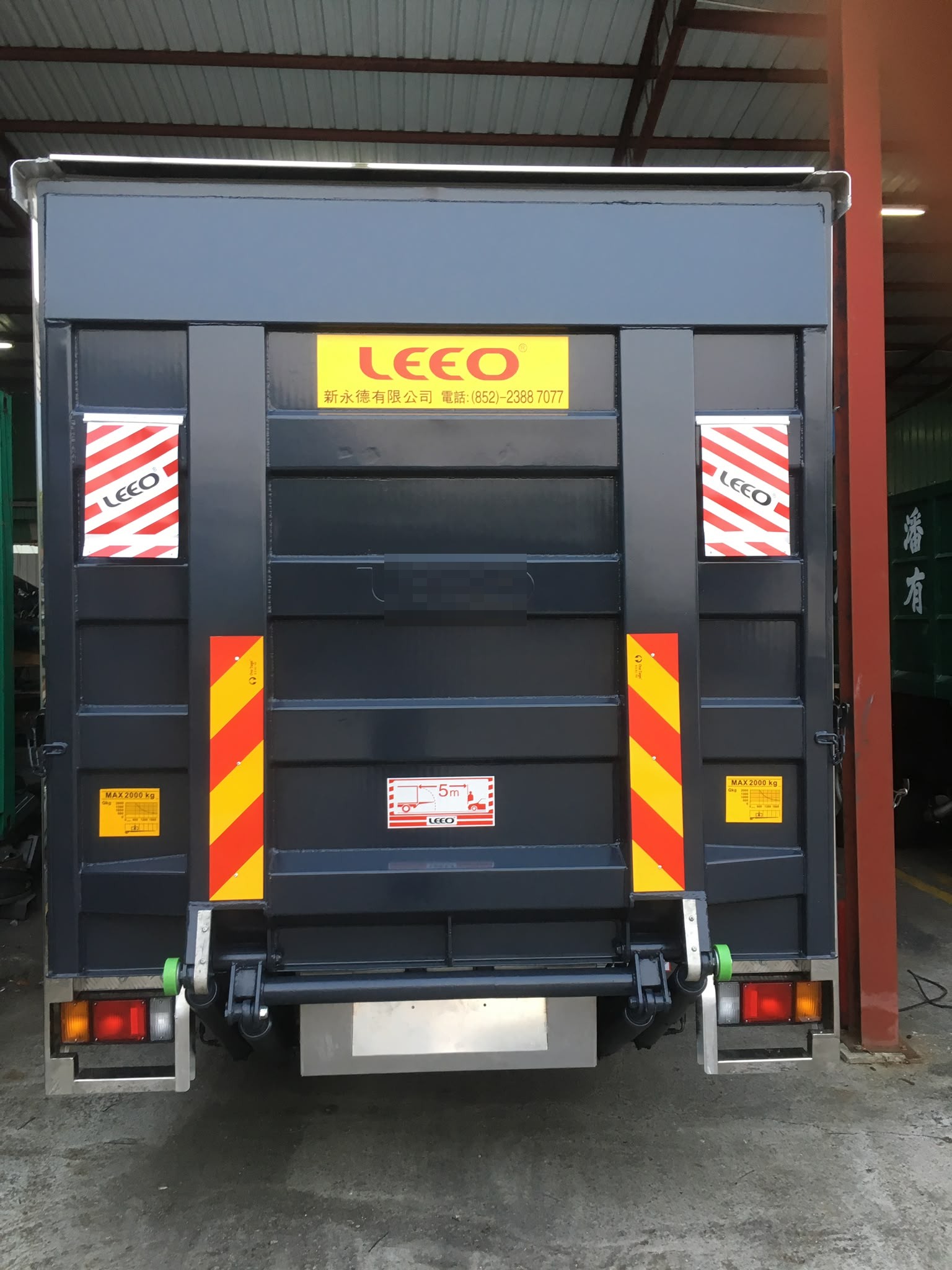 LA-20-152 custom-size steel tail lift